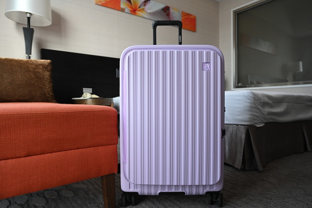 2025行李箱推薦。Johoya 禾雅行行李箱 悠雅時光雙開式行李箱 不用彎下腰 一鍵即可煞車解鎖！