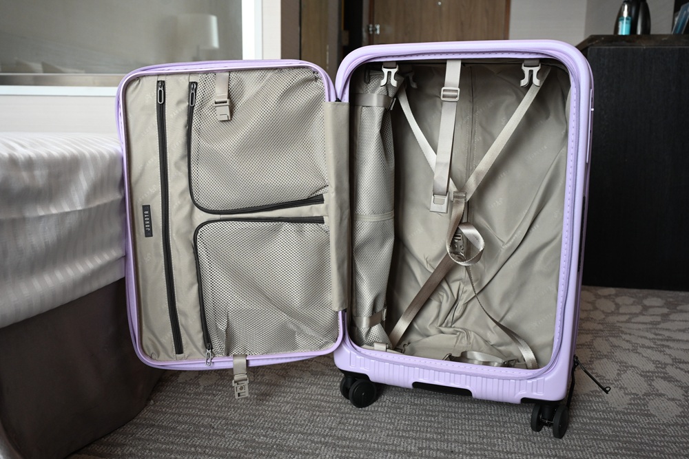 2025行李箱推薦。Johoya 禾雅行行李箱 悠雅時光雙開式行李箱 不用彎下腰 一鍵即可煞車解鎖！