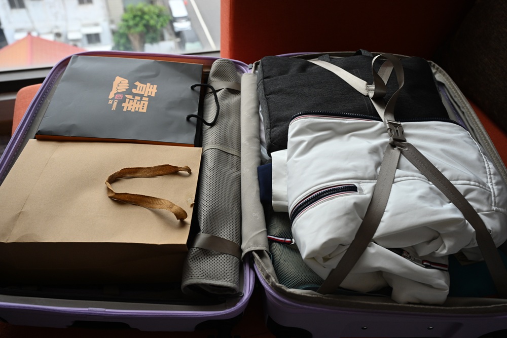 2025行李箱推薦。Johoya 禾雅行行李箱 悠雅時光雙開式行李箱 不用彎下腰 一鍵即可煞車解鎖！