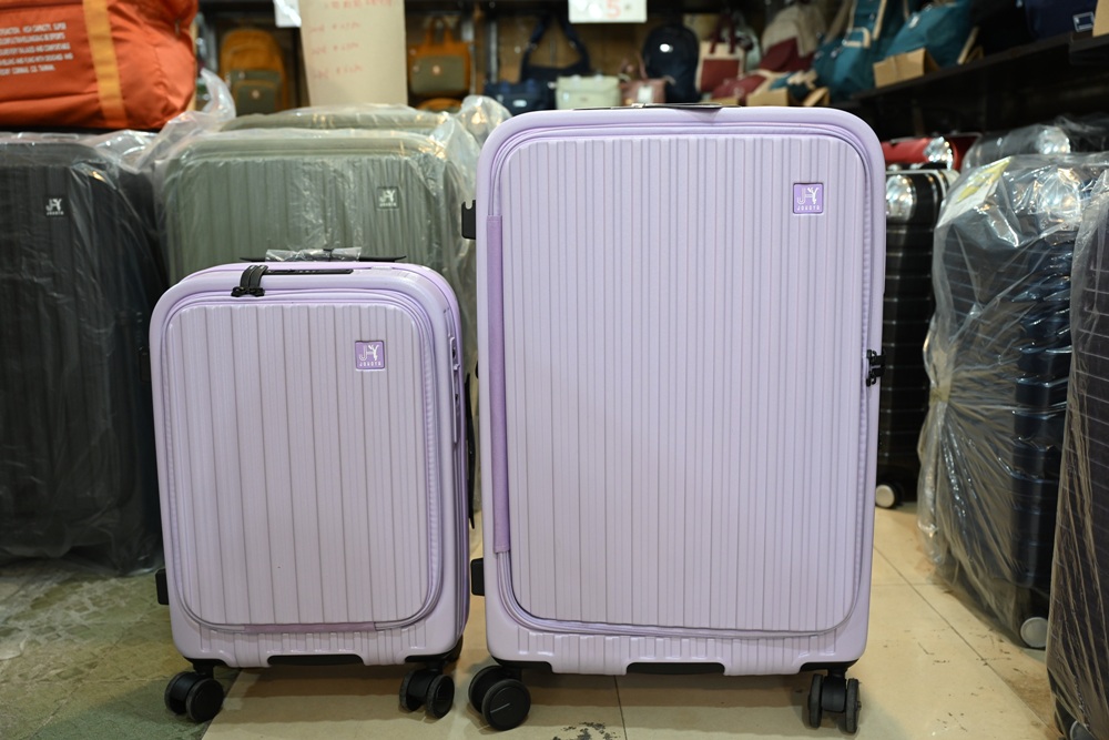 2025行李箱推薦。Johoya 禾雅行行李箱 悠雅時光雙開式行李箱 不用彎下腰 一鍵即可煞車解鎖！