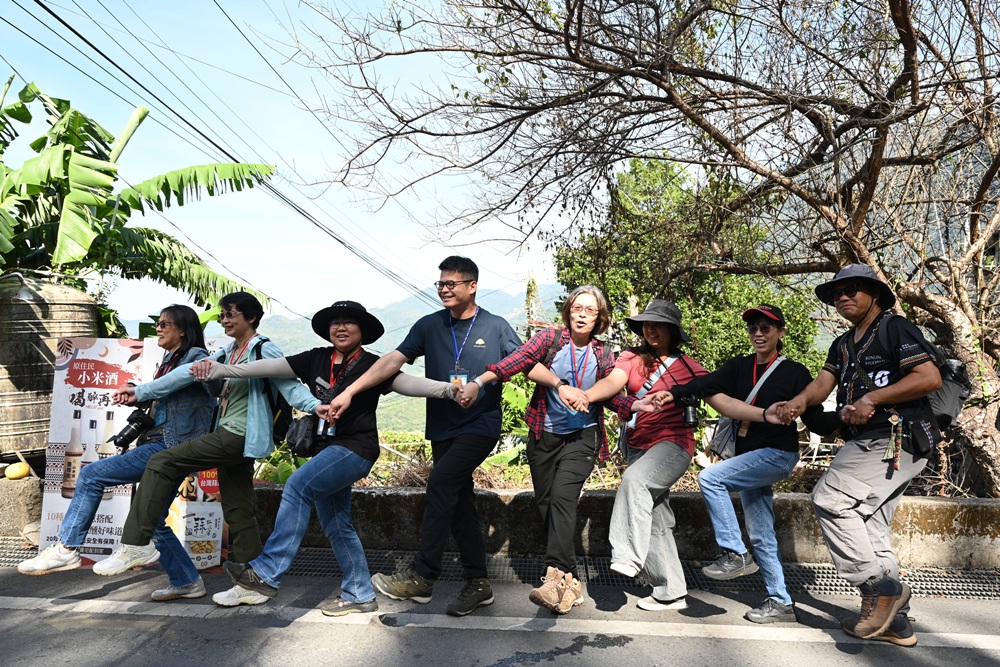 南投一日遊。雙龍七彩吊橋、雙龍瀑布、雙龍瀑布水圳步道! 南投一日遊。雙龍七彩吊橋、雙龍瀑布、雙龍瀑布水圳步道!