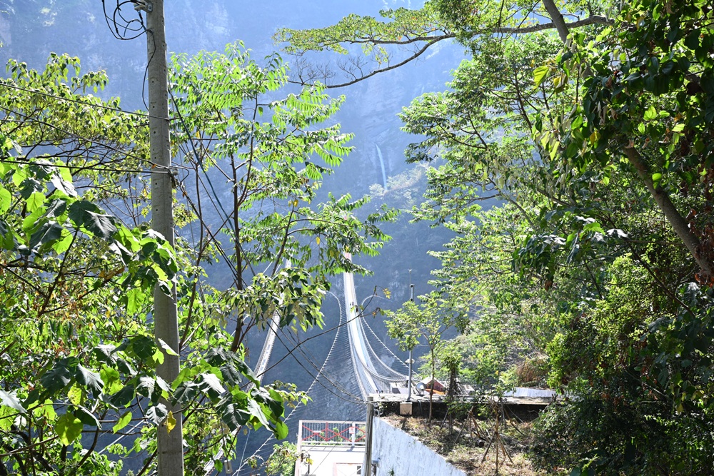 南投一日遊。雙龍七彩吊橋、雙龍瀑布、雙龍瀑布水圳步道! 南投一日遊。雙龍七彩吊橋、雙龍瀑布、雙龍瀑布水圳步道!