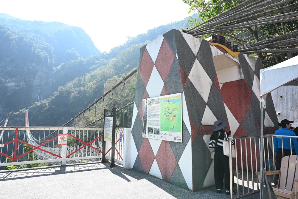 南投一日遊。雙龍七彩吊橋、雙龍瀑布、雙龍瀑布水圳步道! 南投一日遊。雙龍七彩吊橋、雙龍瀑布、雙龍瀑布水圳步道!