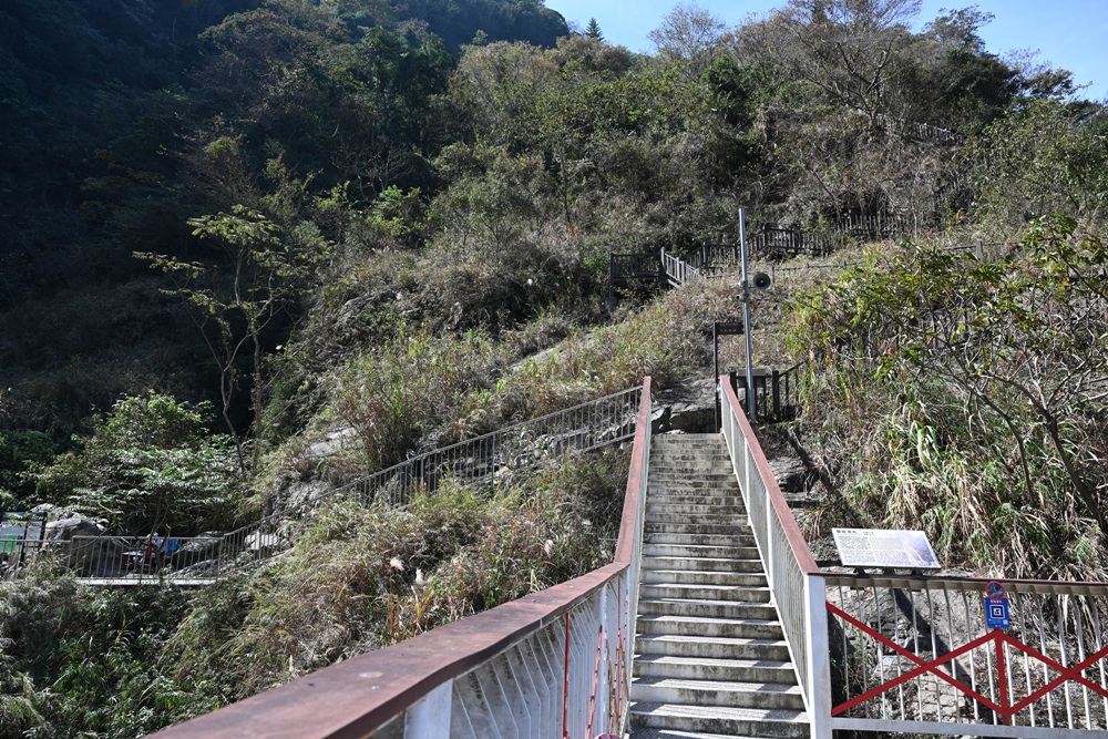 南投一日遊。雙龍七彩吊橋、雙龍瀑布、雙龍瀑布水圳步道! 南投一日遊。雙龍七彩吊橋、雙龍瀑布、雙龍瀑布水圳步道!
