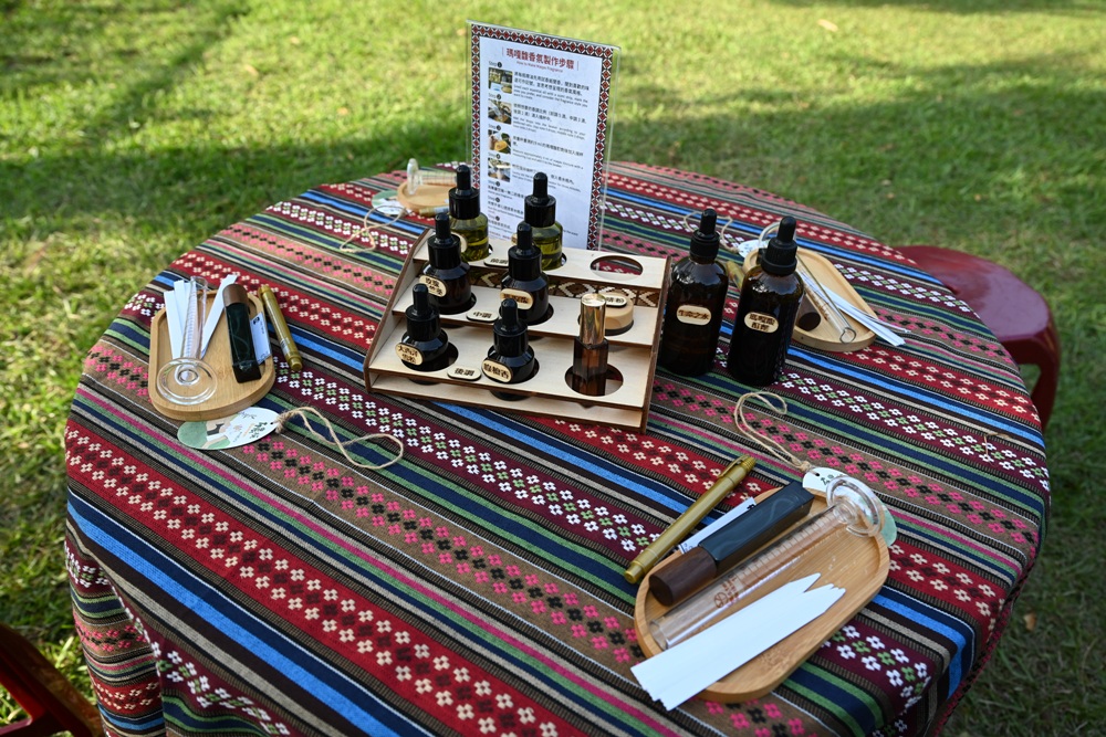 南投一日遊。丹大布農部落 丹大布農文化生態探索部落 雙龍瀑布七彩吊橋、攀樹初體驗、DIY馬告香氛香水! 南投一日遊。丹大布農部落 丹大布農文化生態探索部落 雙龍瀑布七彩吊橋、攀樹初體驗、DIY馬告香氛香水!