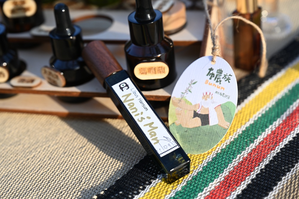 南投一日遊。丹大布農部落 丹大布農文化生態探索部落 雙龍瀑布七彩吊橋、攀樹初體驗、DIY馬告香氛香水! 南投一日遊。丹大布農部落 丹大布農文化生態探索部落 雙龍瀑布七彩吊橋、攀樹初體驗、DIY馬告香氛香水!