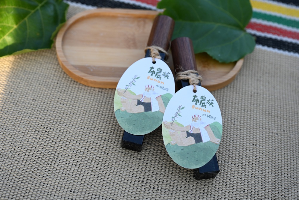 南投一日遊。丹大布農部落 丹大布農文化生態探索部落 雙龍瀑布七彩吊橋、攀樹初體驗、DIY馬告香氛香水! 南投一日遊。丹大布農部落 丹大布農文化生態探索部落 雙龍瀑布七彩吊橋、攀樹初體驗、DIY馬告香氛香水!