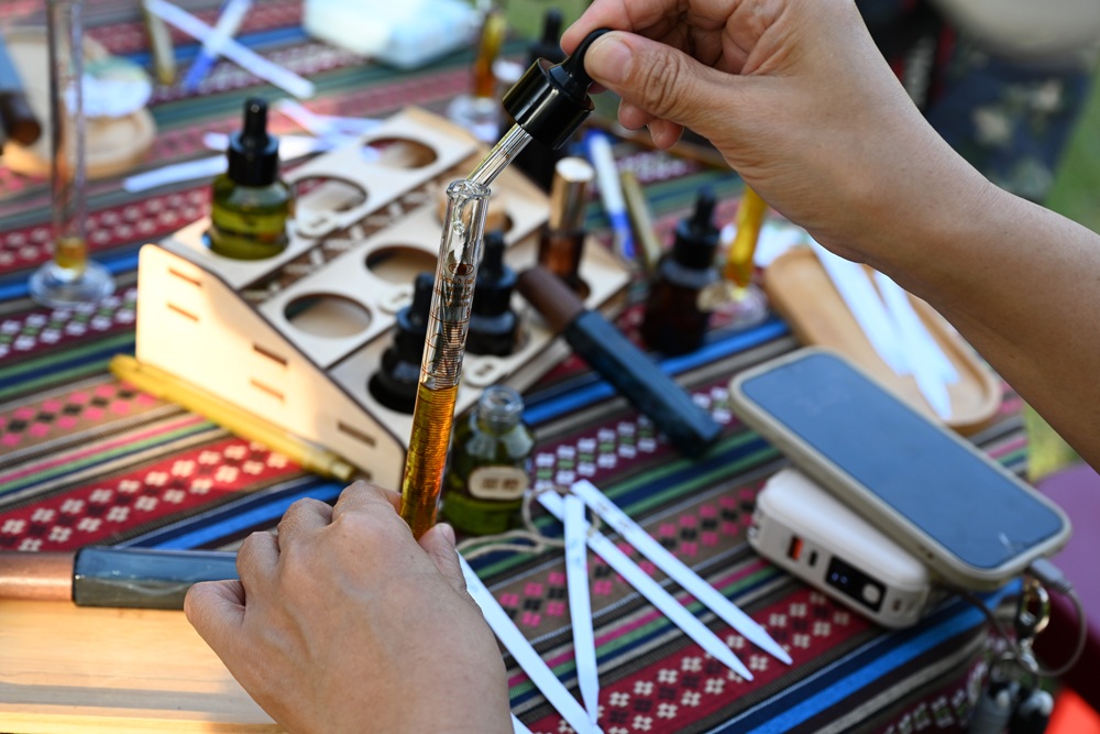 南投一日遊。丹大布農部落 丹大布農文化生態探索部落 雙龍瀑布七彩吊橋、攀樹初體驗、DIY馬告香氛香水! 南投一日遊。丹大布農部落 丹大布農文化生態探索部落 雙龍瀑布七彩吊橋、攀樹初體驗、DIY馬告香氛香水!