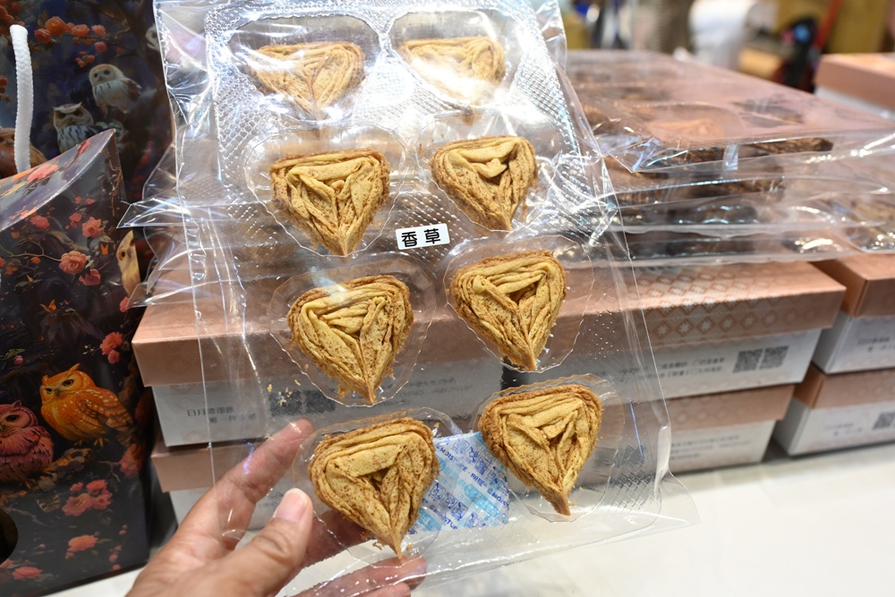 2025日月潭伴手禮推薦。十字初戀伊達邵紅茶樂心酥 愛心型蛋捲、包餡蛋捲! 2025日月潭伴手禮推薦。十字初戀伊達邵紅茶樂心酥 愛心型蛋捲、包餡蛋捲!