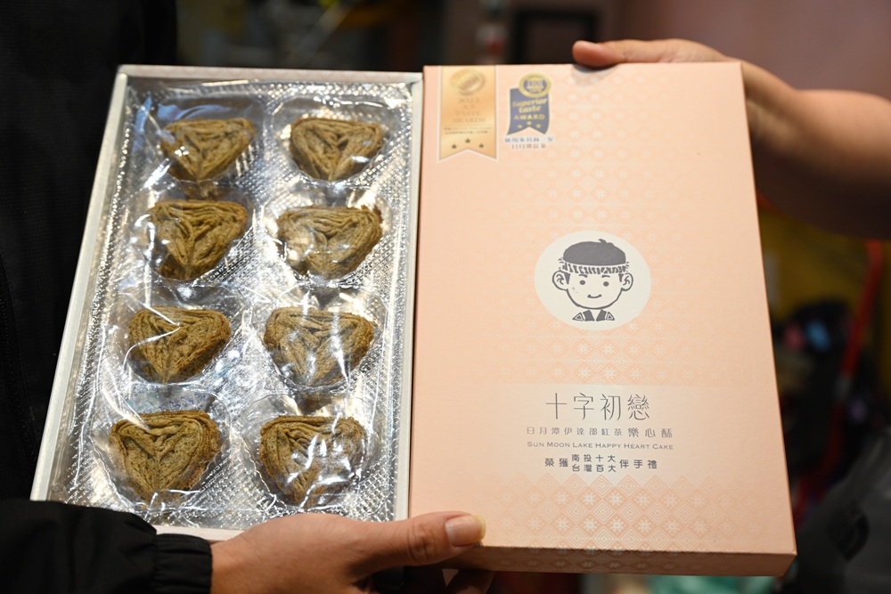 2025日月潭伴手禮推薦。十字初戀伊達邵紅茶樂心酥 愛心型蛋捲、包餡蛋捲! 2025日月潭伴手禮推薦。十字初戀伊達邵紅茶樂心酥 愛心型蛋捲、包餡蛋捲!