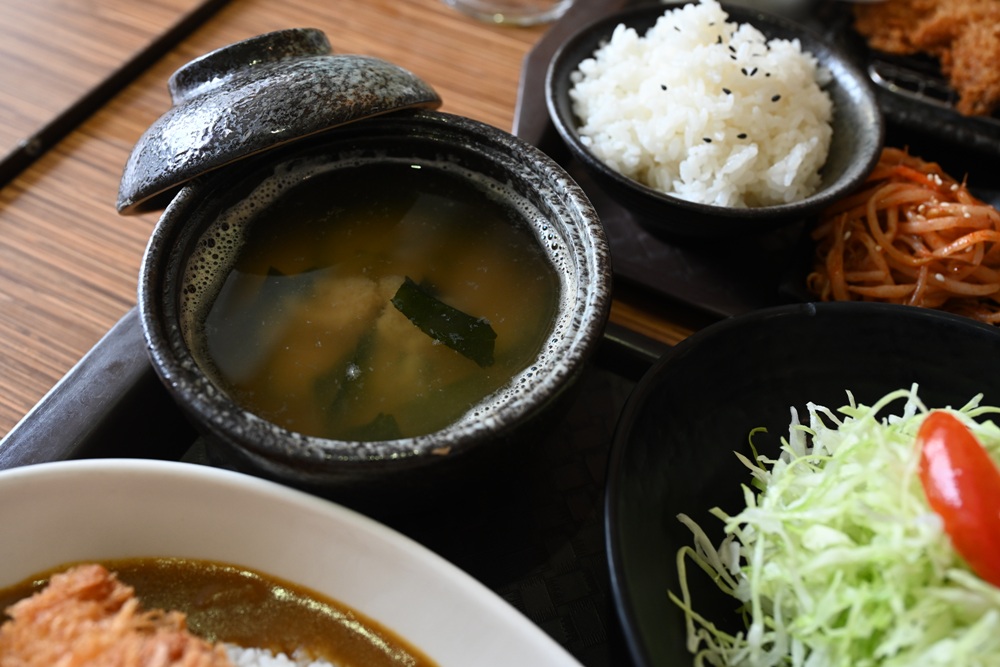 台東鐵花村美食推薦。鐵花小路 日式炸豬排、日式定食套餐厚切藍帶起司豬排! 台東鐵花村美食推薦。鐵花小路 日式炸豬排、日式定食套餐厚切藍帶起司豬排!