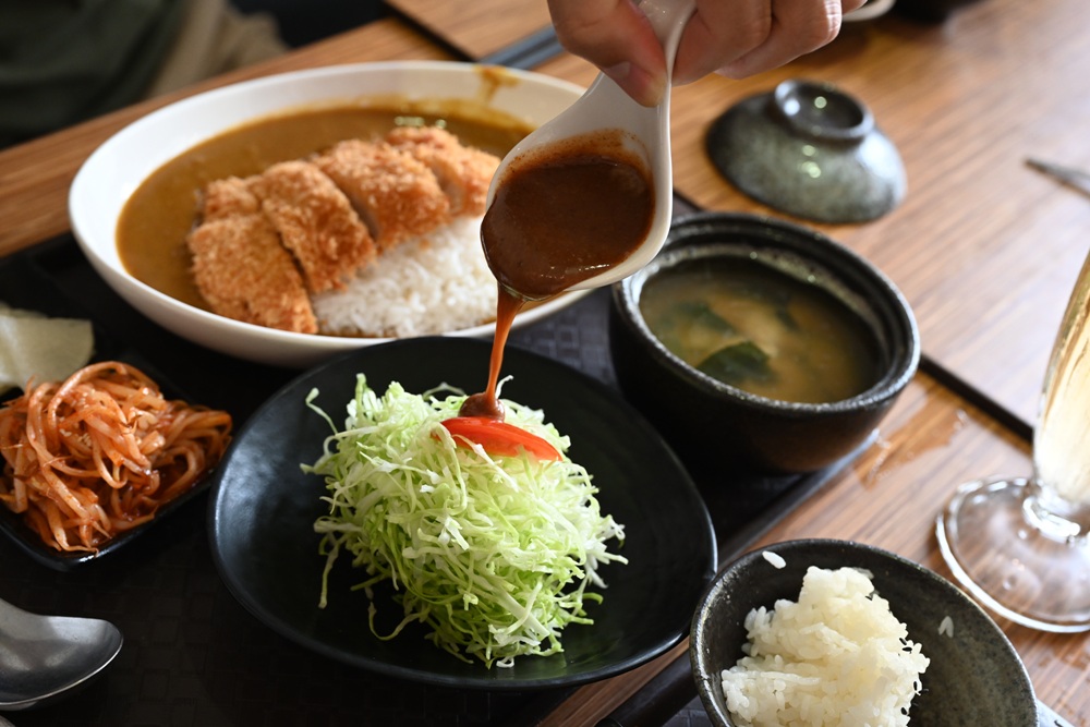 台東鐵花村美食推薦。鐵花小路 日式炸豬排、日式定食套餐厚切藍帶起司豬排! 台東鐵花村美食推薦。鐵花小路 日式炸豬排、日式定食套餐厚切藍帶起司豬排!