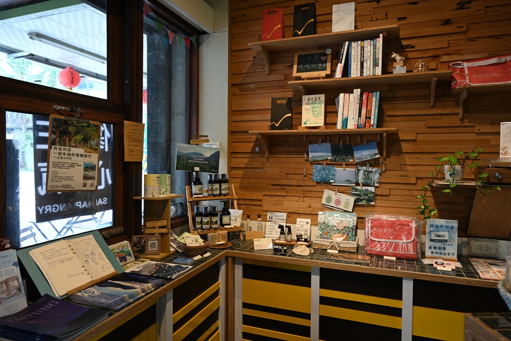 台東住宿推薦。門廷若室旅店 ・鐵花秀泰館 走進舊時空的記憶 入住早上還有一瓶新鮮羊奶可以喝! 台東住宿推薦。門廷若室旅店 ・鐵花秀泰館 走進舊時空的記憶 入住早上還有一瓶新鮮羊奶可以喝!