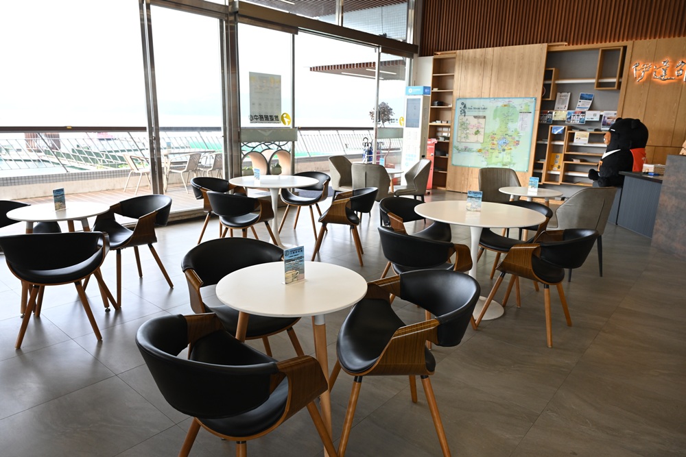 日月潭景觀咖啡廳。力麗咖啡廳 力麗循路麓咖啡廳 伊達邵遊客中心2樓 咖啡、輕食、披薩、270度無邊際無敵湖景! 日月潭景觀咖啡廳。力麗咖啡廳 力麗循路麓咖啡廳 伊達邵遊客中心2樓 咖啡、輕食、披薩、270度無邊際無敵湖景!