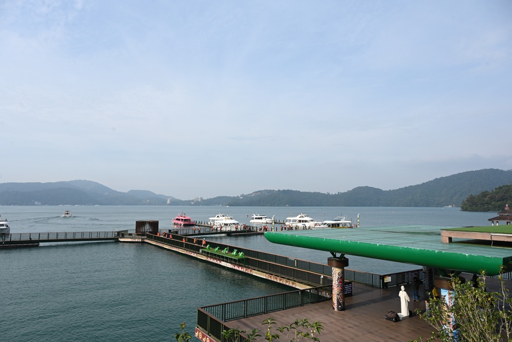 日月潭景觀咖啡廳。力麗咖啡廳 力麗循路麓咖啡廳 伊達邵遊客中心2樓 咖啡、輕食、披薩、270度無邊際無敵湖景! 日月潭景觀咖啡廳。力麗咖啡廳 力麗循路麓咖啡廳 伊達邵遊客中心2樓 咖啡、輕食、披薩、270度無邊際無敵湖景!