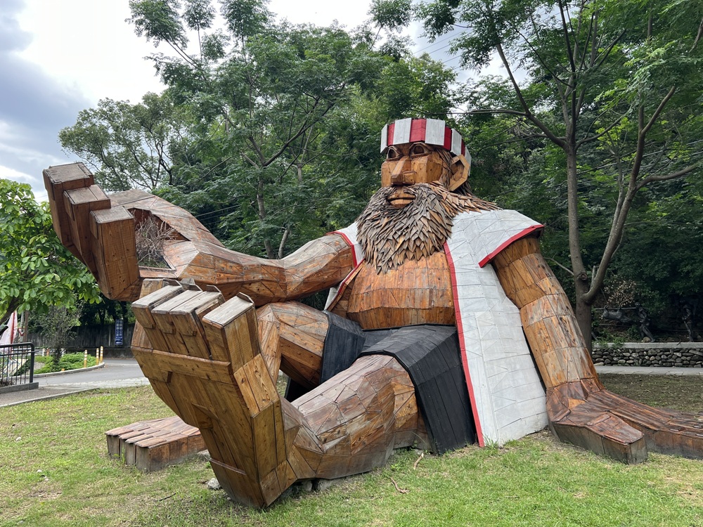 南投一日遊。丹大布農部落 丹大布農文化生態探索部落 雙龍瀑布七彩吊橋、攀樹初體驗、DIY馬告香氛香水！