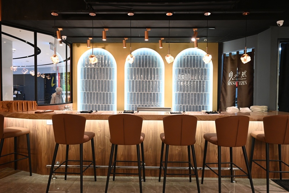 Google 評論平均4.8高分！明水然 高雄大立店 原味創意無菜單鐵板燒！高雄聚餐推薦、慶生首選！