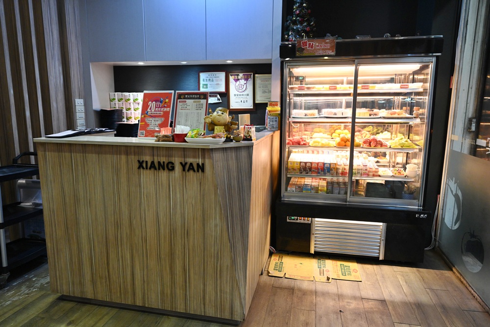 台南火鍋吃到飽推薦。饗宴麻辣火鍋 在地經營邁入第20年、每日採買現撈魚貨海鮮、現點現切！