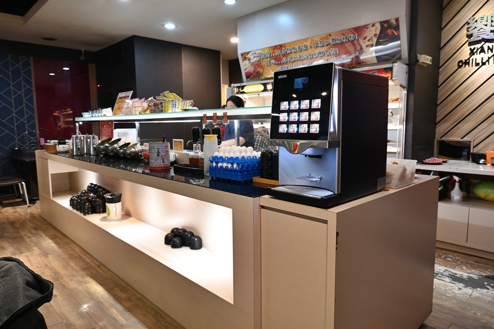 台南火鍋吃到飽推薦。饗宴麻辣火鍋 在地經營邁入第20年、每日採買現撈魚貨海鮮、現點現切！