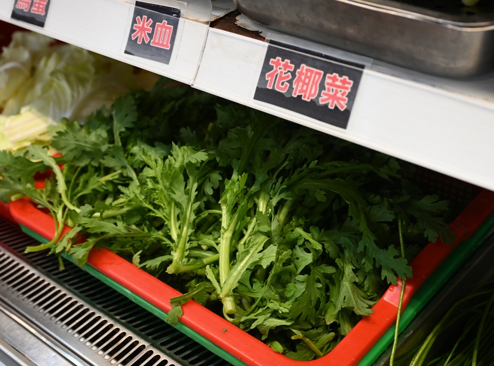 台南火鍋吃到飽推薦。饗宴麻辣火鍋 在地經營邁入第20年、每日採買現撈魚貨海鮮、現點現切！