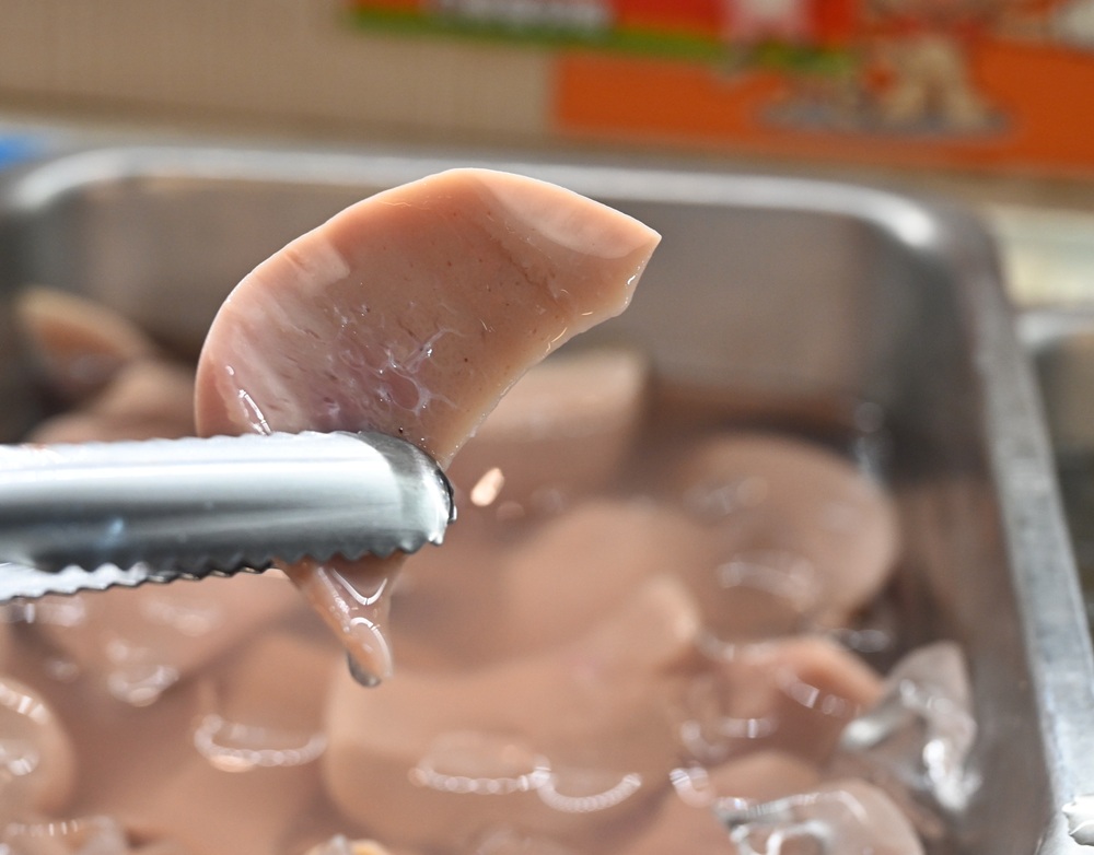 台南火鍋吃到飽推薦。饗宴麻辣火鍋 在地經營邁入第20年、每日採買現撈魚貨海鮮、現點現切！