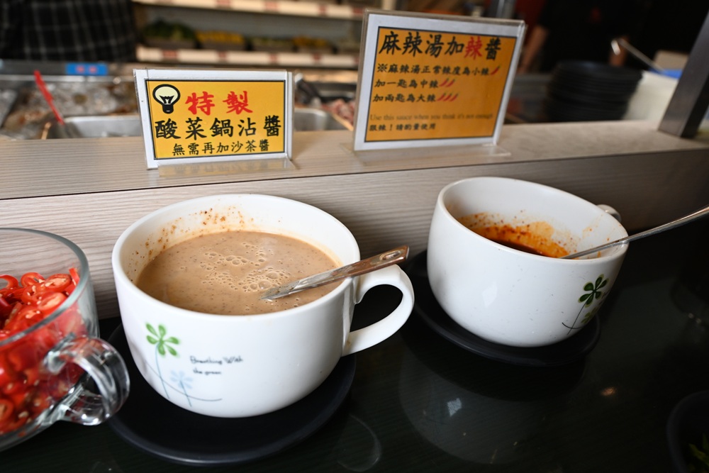 台南火鍋吃到飽推薦。饗宴麻辣火鍋 在地經營邁入第20年、每日採買現撈魚貨海鮮、現點現切！