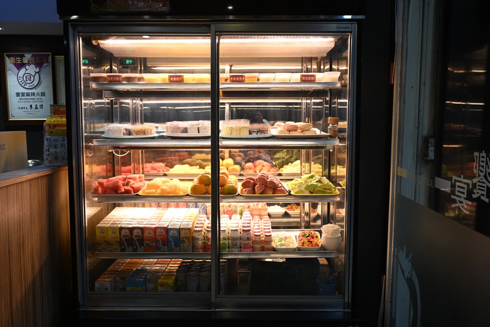 台南火鍋吃到飽推薦。饗宴麻辣火鍋 在地經營邁入第20年、每日採買現撈魚貨海鮮、現點現切！