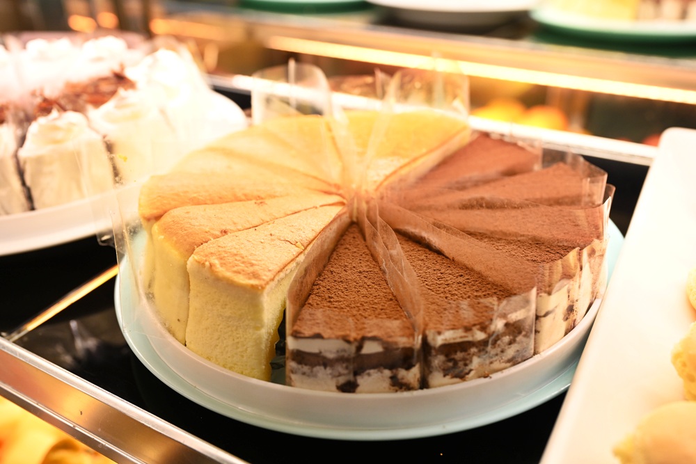 台南火鍋吃到飽推薦。饗宴麻辣火鍋 在地經營邁入第20年、每日採買現撈魚貨海鮮、現點現切！