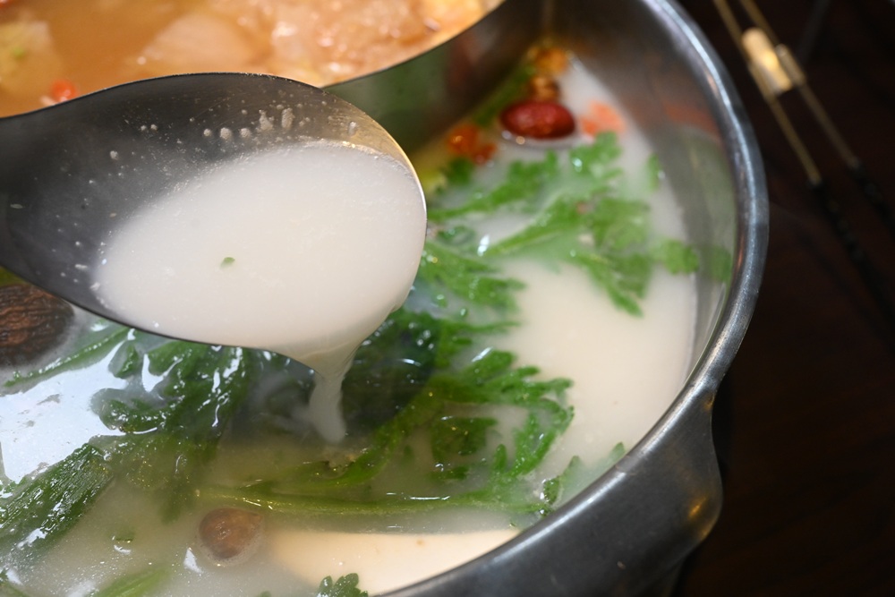 台南火鍋吃到飽推薦。饗宴麻辣火鍋 在地經營邁入第20年、每日採買現撈魚貨海鮮、現點現切！