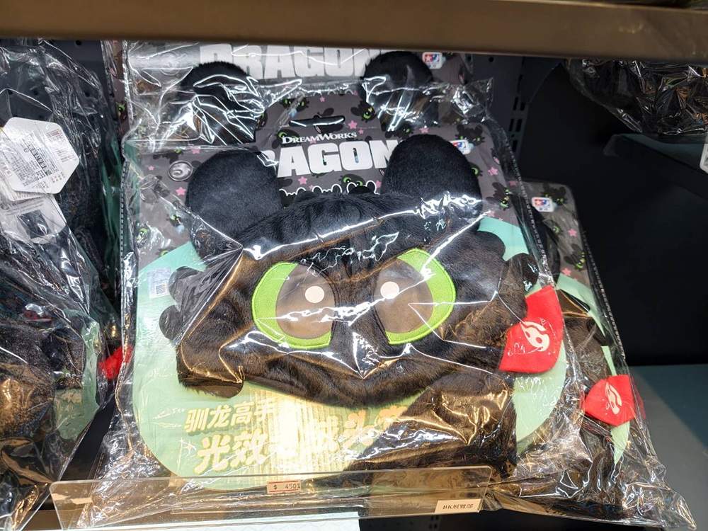 高雄夢時代環球經典電影快閃店｜3米高沒牙登場、馴龍高手、小小兵、侏儸紀公園周邊一次蒐集！