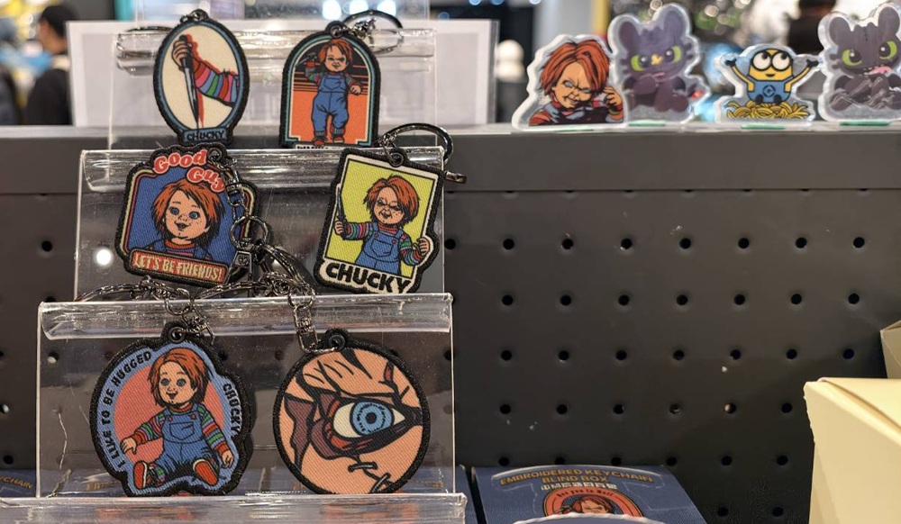 高雄夢時代環球經典電影快閃店｜3米高沒牙登場、馴龍高手、小小兵、侏儸紀公園周邊一次蒐集！