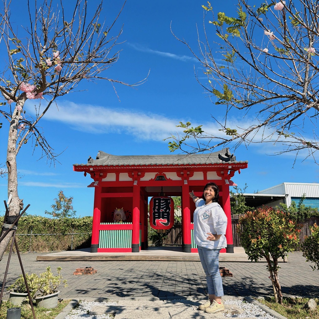 墾丁景點推薦。鹿ㄦ島水豚生態園區 日本雷門(豚門)、和水豚君一起游泳、2026門票資訊! 墾丁景點推薦。鹿ㄦ島水豚生態園區 日本雷門(豚門)、和水豚君一起游泳、2026門票資訊!