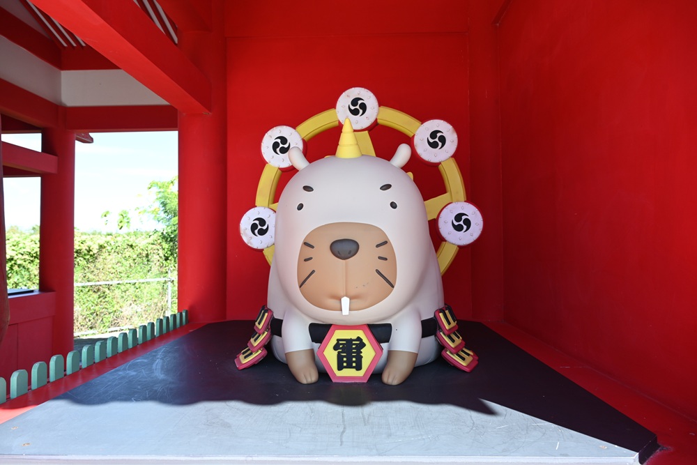 墾丁景點推薦。鹿ㄦ島水豚生態園區 日本雷門(豚門)、和水豚君一起游泳、2026門票資訊! 墾丁景點推薦。鹿ㄦ島水豚生態園區 日本雷門(豚門)、和水豚君一起游泳、2026門票資訊!