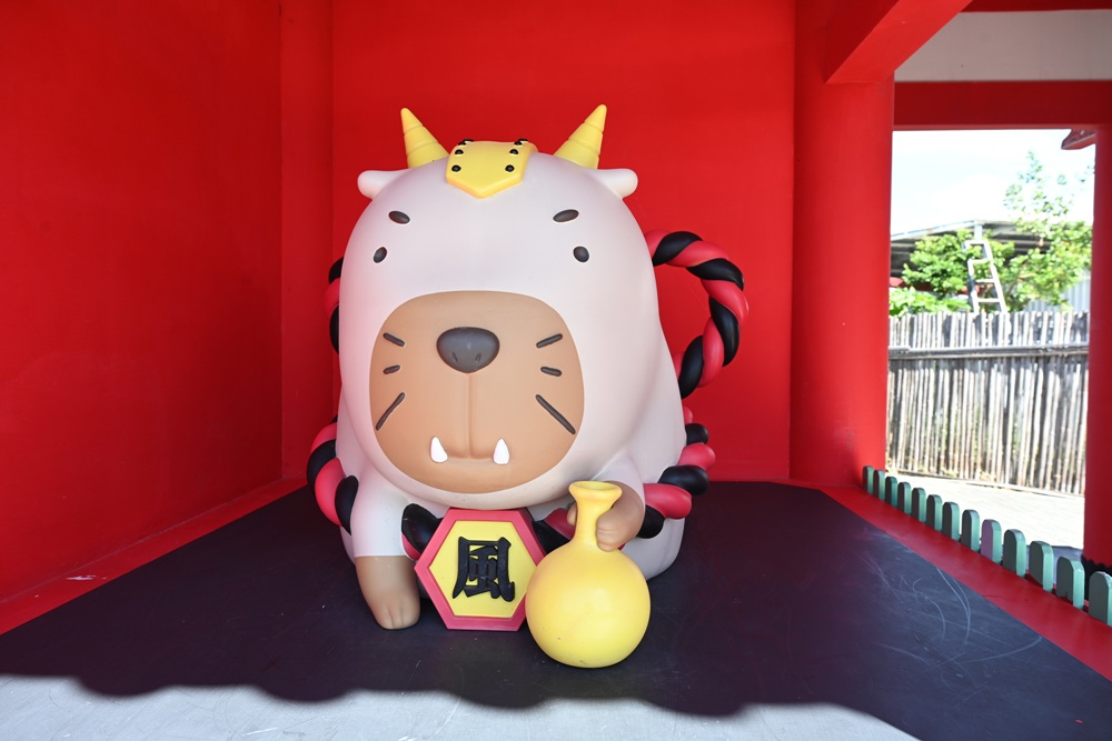 墾丁景點推薦。鹿ㄦ島水豚生態園區 日本雷門(豚門)、和水豚君一起游泳、2026門票資訊! 墾丁景點推薦。鹿ㄦ島水豚生態園區 日本雷門(豚門)、和水豚君一起游泳、2026門票資訊!