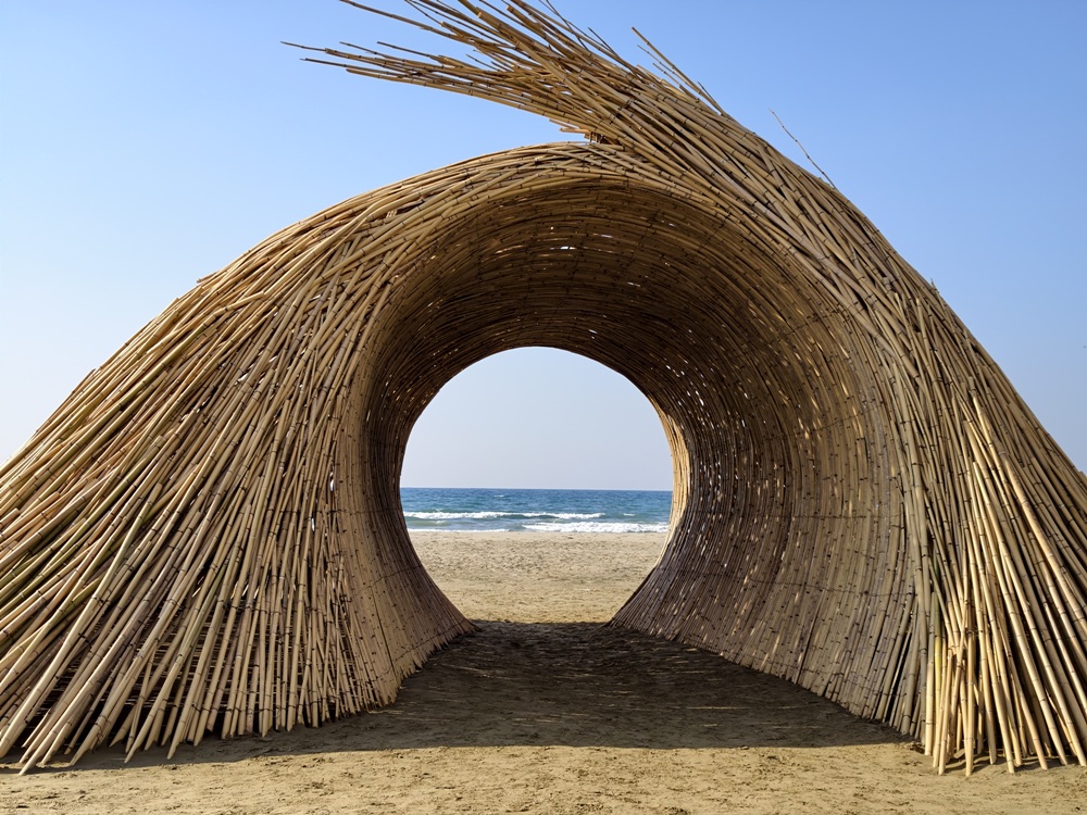 2025落山風藝術季 看海美術館、港灣展區、沙灘展區、村落展區！