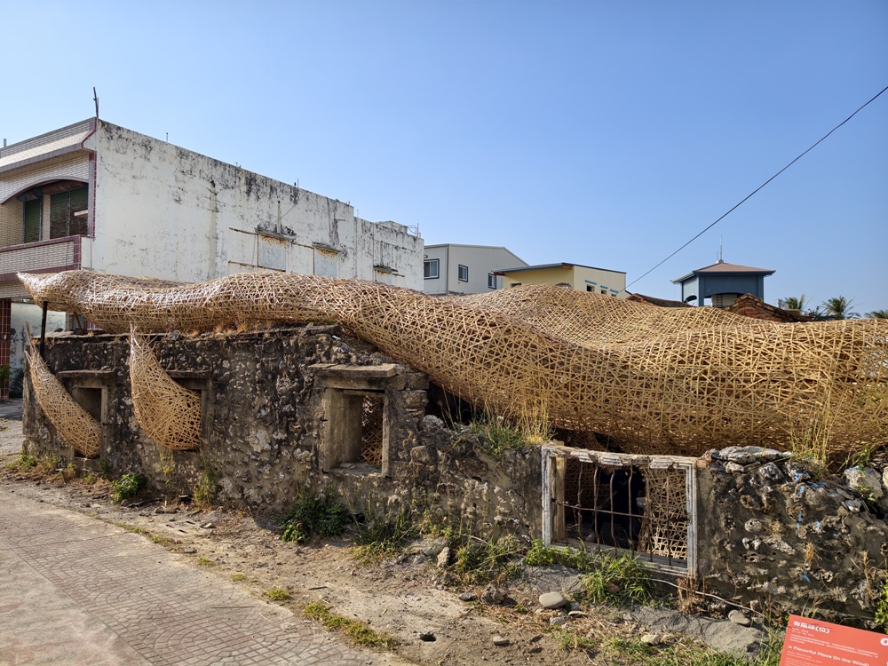 2025落山風藝術季 看海美術館、港灣展區、沙灘展區、村落展區！