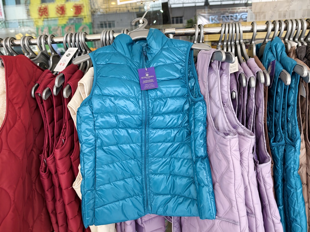 高雄特賣會。Kangol聯合品牌特賣會 大統五福店｜廠拍特賣、當季新品特賣、鋪棉外套、鋪棉背心、發熱衣、鋪棉長褲、NFL美式足球、YAFATY 同價位還可買五送一，買到都賺到！