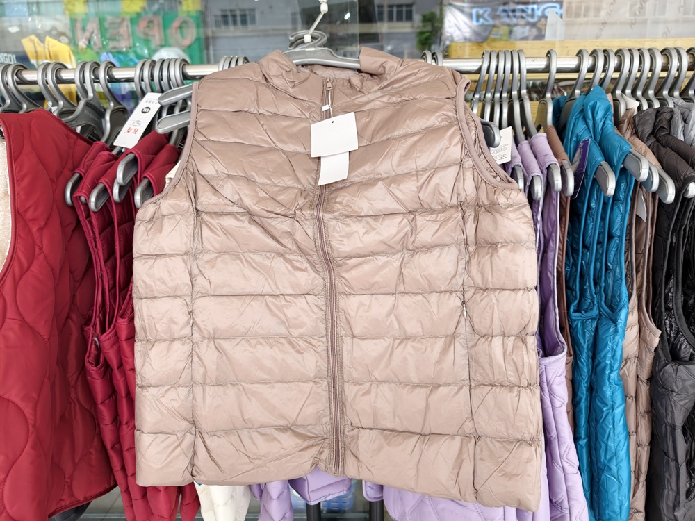 高雄特賣會。Kangol聯合品牌特賣會 大統五福店｜廠拍特賣、當季新品特賣、鋪棉外套、鋪棉背心、發熱衣、鋪棉長褲、NFL美式足球、YAFATY 同價位還可買五送一，買到都賺到！