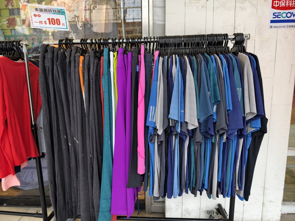 高雄特賣會。Kangol聯合品牌特賣會 大統五福店｜廠拍特賣、當季新品特賣、鋪棉外套、鋪棉背心、發熱衣、鋪棉長褲、NFL美式足球、YAFATY 同價位還可買五送一，買到都賺到！