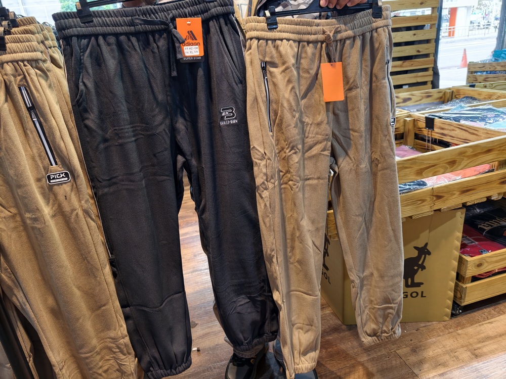 高雄特賣會。Kangol聯合品牌特賣會 大統五福店｜廠拍特賣、當季新品特賣、鋪棉外套、鋪棉背心、發熱衣、鋪棉長褲、NFL美式足球、YAFATY 同價位還可買五送一，買到都賺到！