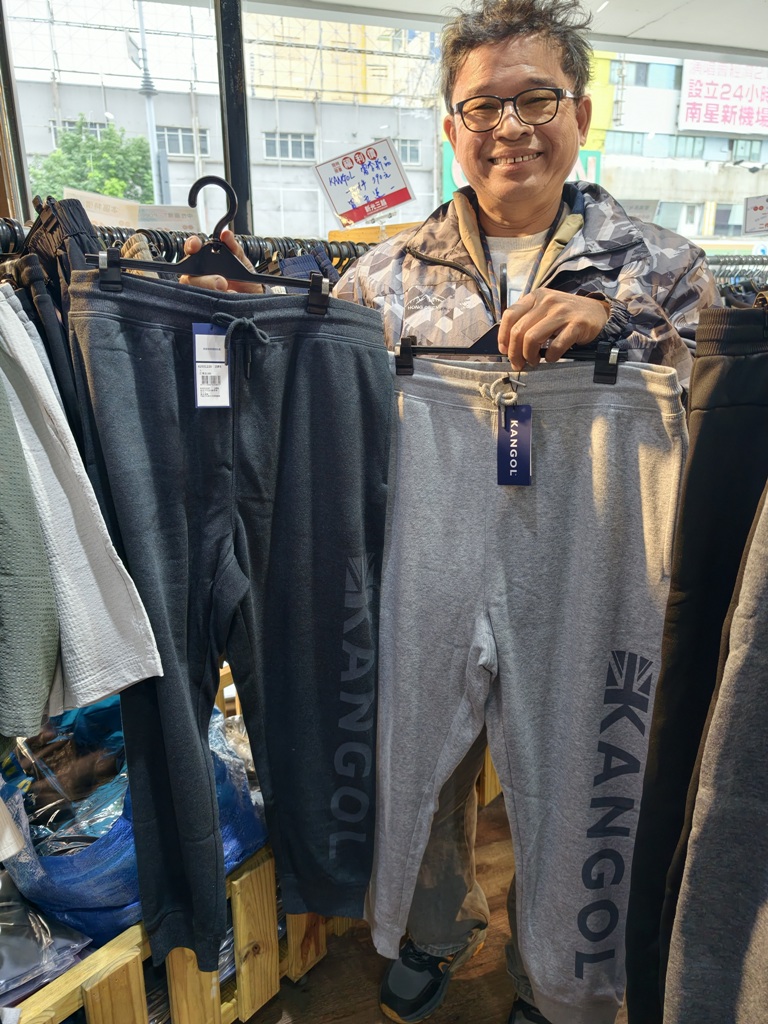 高雄特賣會。Kangol聯合品牌特賣會 大統五福店｜廠拍特賣、當季新品特賣、鋪棉外套、鋪棉背心、發熱衣、鋪棉長褲、NFL美式足球、YAFATY 同價位還可買五送一，買到都賺到！