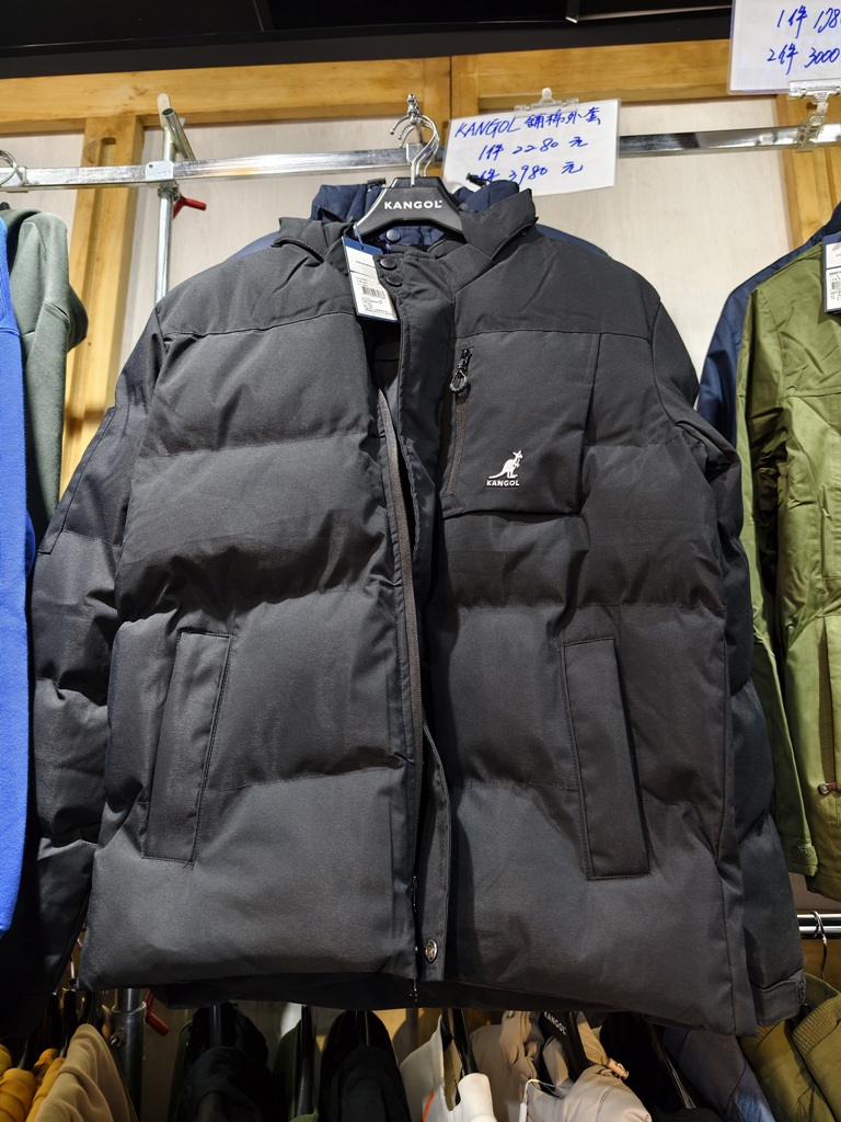 高雄特賣會。Kangol聯合品牌特賣會 大統五福店｜廠拍特賣、當季新品特賣、鋪棉外套、鋪棉背心、發熱衣、鋪棉長褲、NFL美式足球、YAFATY 同價位還可買五送一，買到都賺到！