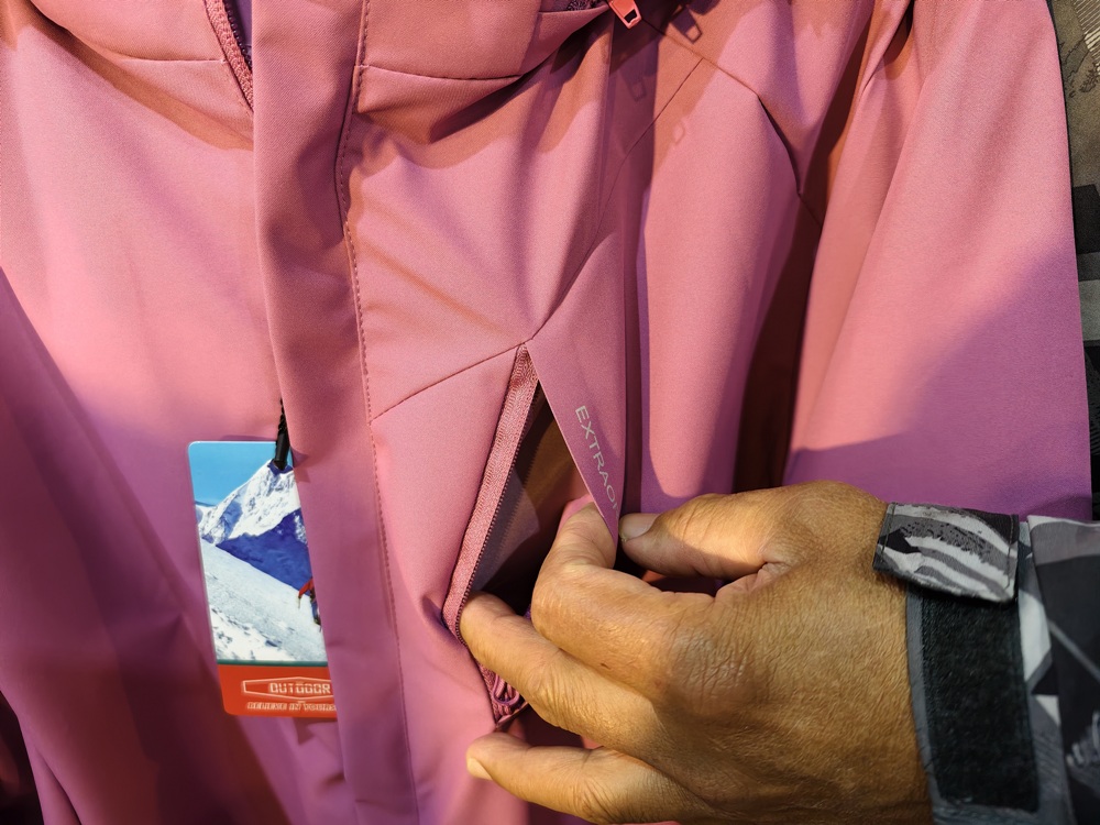 高雄特賣會。Kangol聯合品牌特賣會 大統五福店｜廠拍特賣、當季新品特賣、鋪棉外套、鋪棉背心、發熱衣、鋪棉長褲、NFL美式足球、YAFATY 同價位還可買五送一，買到都賺到！