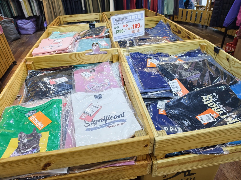 高雄特賣會。Kangol聯合品牌特賣會 大統五福店｜廠拍特賣、當季新品特賣、鋪棉外套、鋪棉背心、發熱衣、鋪棉長褲、NFL美式足球、YAFATY 同價位還可買五送一，買到都賺到！