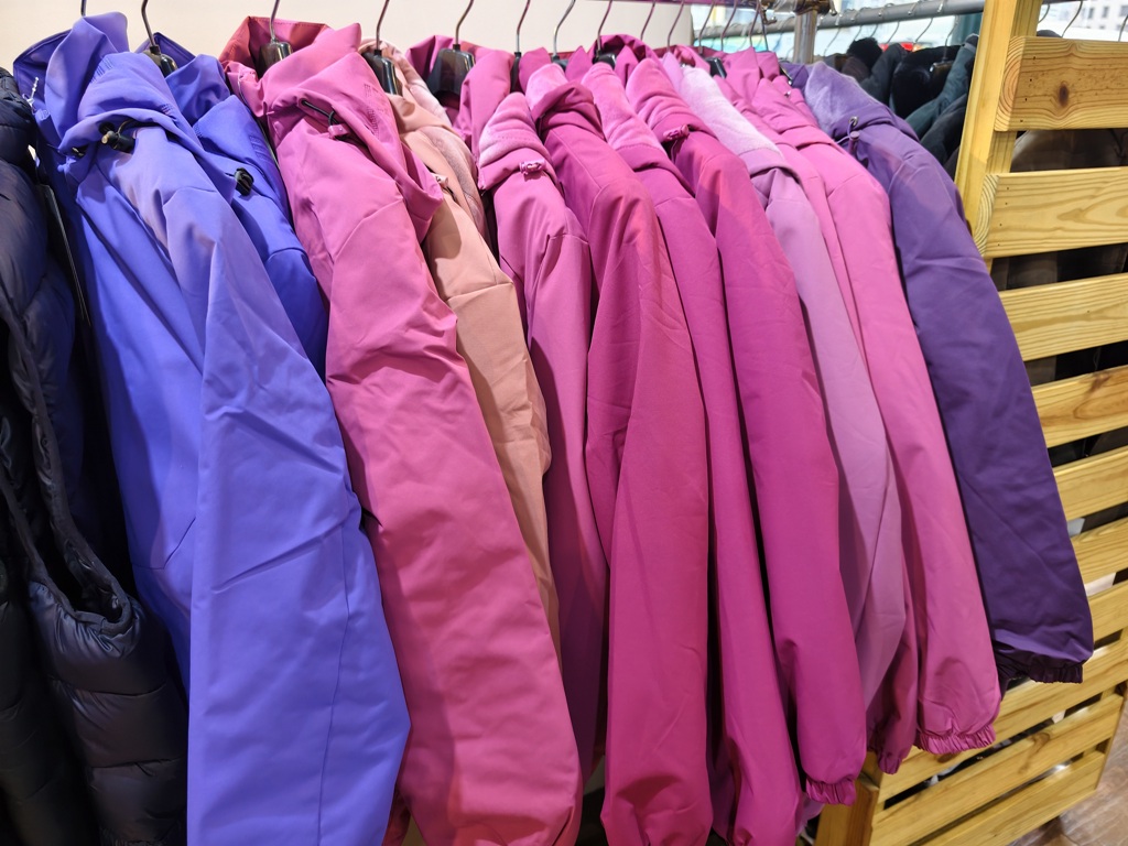 高雄特賣會。Kangol聯合品牌特賣會 大統五福店｜廠拍特賣、當季新品特賣、鋪棉外套、鋪棉背心、發熱衣、鋪棉長褲、NFL美式足球、YAFATY 同價位還可買五送一，買到都賺到！