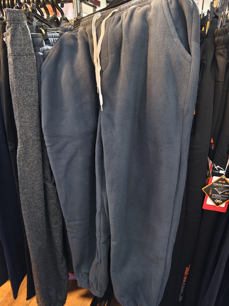 高雄特賣會。Kangol聯合品牌特賣會 大統五福店｜廠拍特賣、當季新品特賣、鋪棉外套、鋪棉背心、發熱衣、鋪棉長褲、NFL美式足球、YAFATY 同價位還可買五送一，買到都賺到！