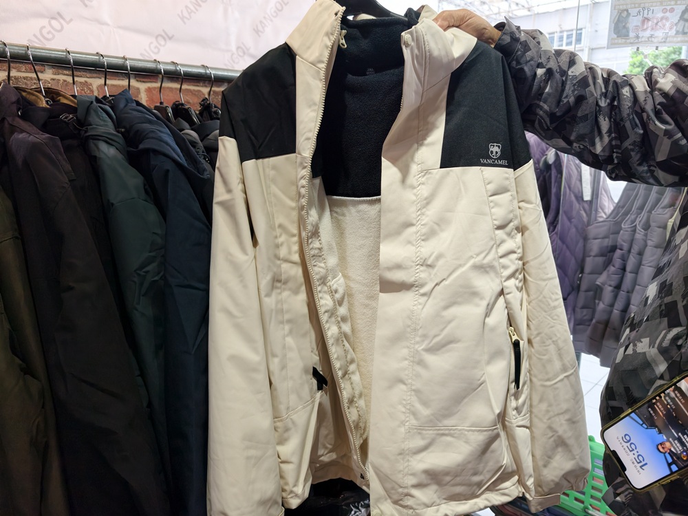 高雄特賣會。Kangol聯合品牌特賣會 大統五福店｜廠拍特賣、當季新品特賣、鋪棉外套、鋪棉背心、發熱衣、鋪棉長褲、NFL美式足球、YAFATY 同價位還可買五送一，買到都賺到！