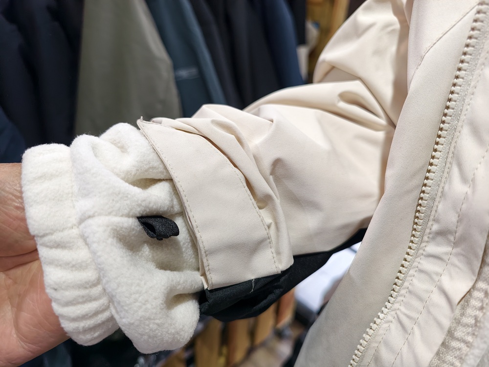 高雄特賣會。Kangol聯合品牌特賣會 大統五福店｜廠拍特賣、當季新品特賣、鋪棉外套、鋪棉背心、發熱衣、鋪棉長褲、NFL美式足球、YAFATY 同價位還可買五送一，買到都賺到！