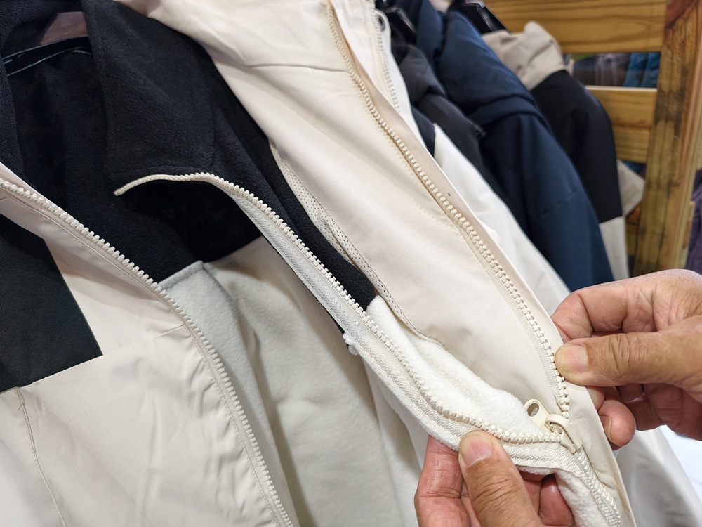 高雄特賣會。Kangol聯合品牌特賣會 大統五福店｜廠拍特賣、當季新品特賣、鋪棉外套、鋪棉背心、發熱衣、鋪棉長褲、NFL美式足球、YAFATY 同價位還可買五送一，買到都賺到！