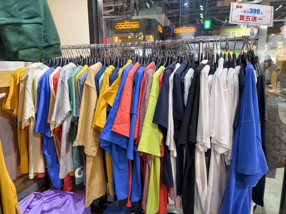 高雄特賣會。Kangol聯合品牌特賣會 大統五福店｜廠拍特賣、當季新品特賣、鋪棉外套、鋪棉背心、發熱衣、鋪棉長褲、NFL美式足球、YAFATY 同價位還可買五送一，買到都賺到！